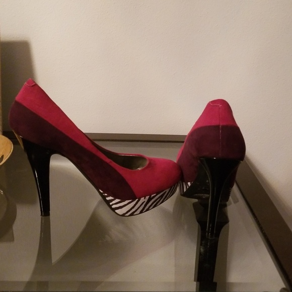 Heels - Picture 2 of 3